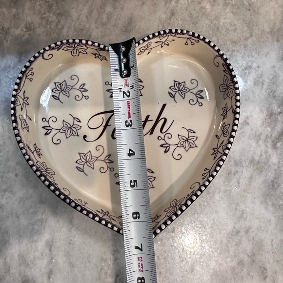 Temptations by Tara Floral Lace Set of 3 Heart Shaped Plates - Varies sizes - Picture 15 of 16